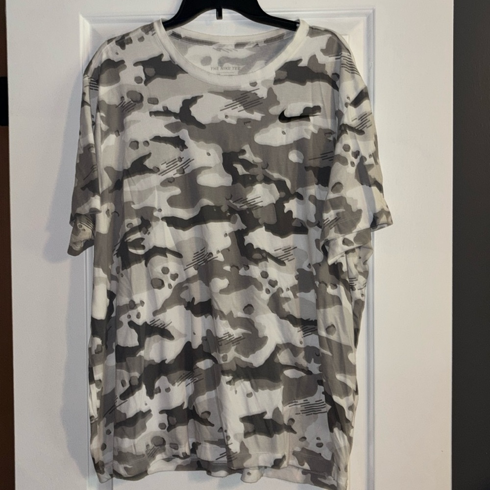 Nike Camo T-Shirt size XXL